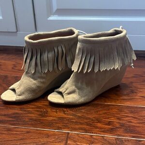Martha Davis Fringed Tan Wedge Sandals